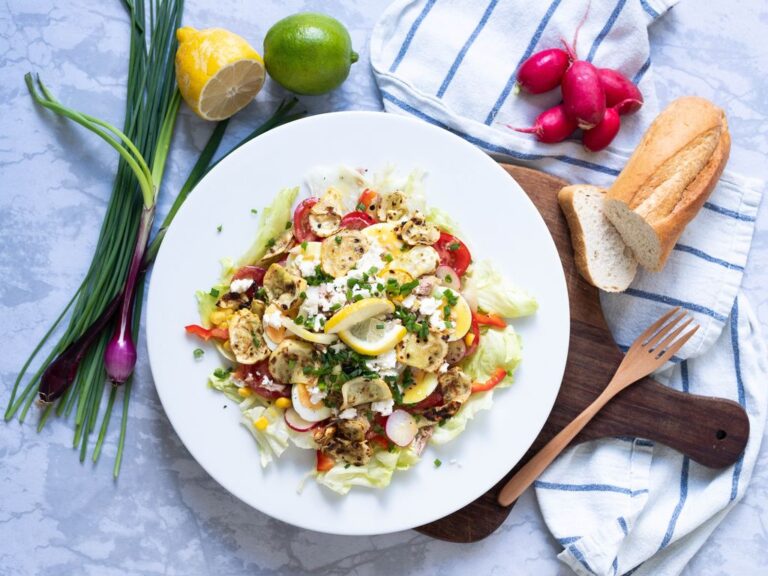 Rychlý tuňákový salát s vejcem a cuketou tunakovy-salat