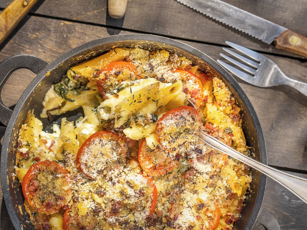 Smetanové zapečené těstoviny se slaninovou krustou