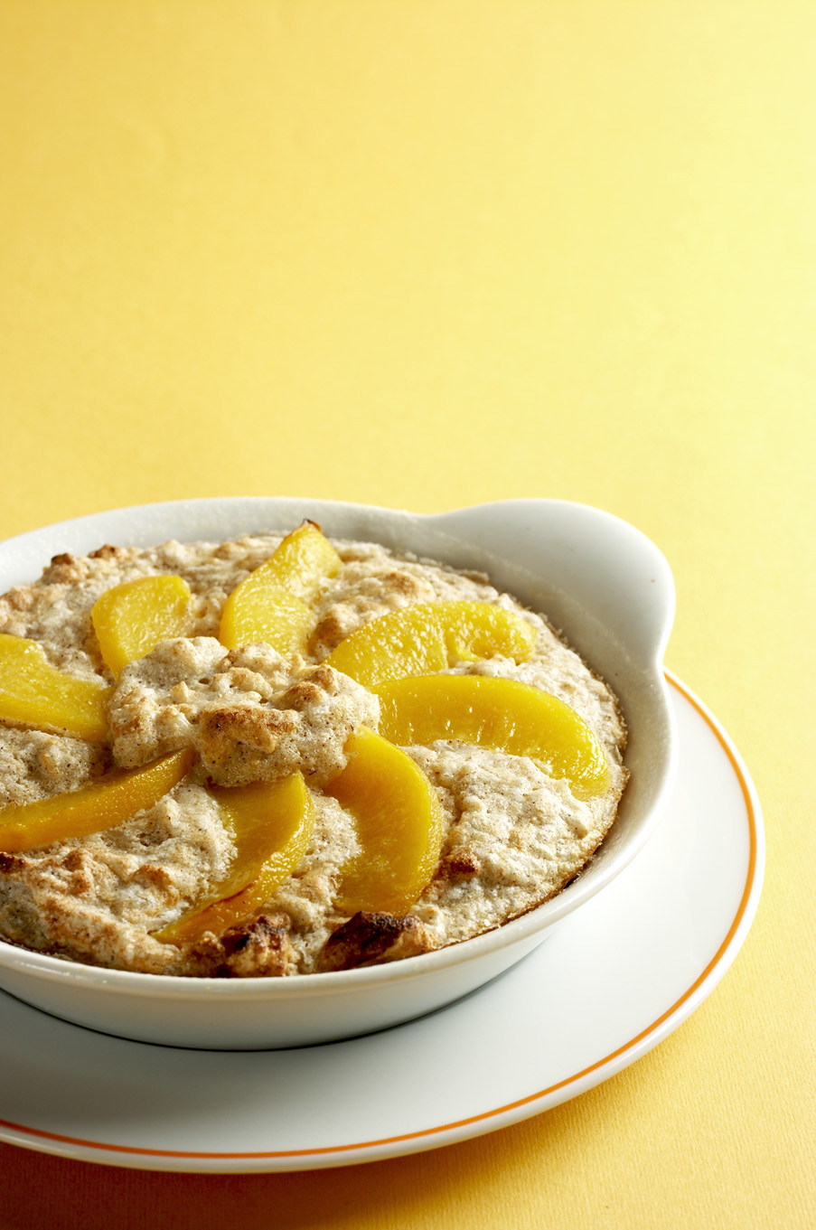 Broskvový nákyp se skořicí