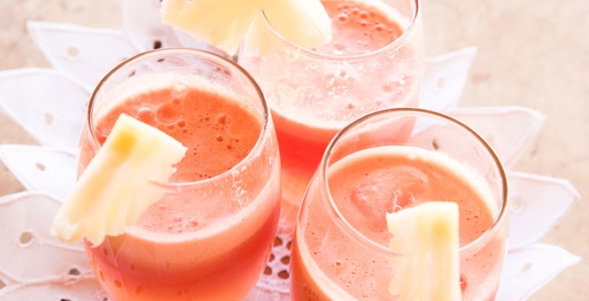 Goji smoothie s ananasem