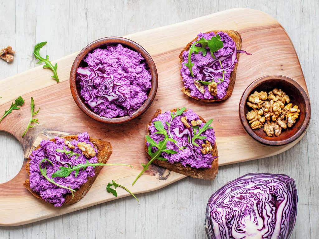 Pomazánka z červeného zelí a ořechů