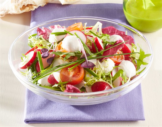 Ředkvičkový salát s mozzarelou