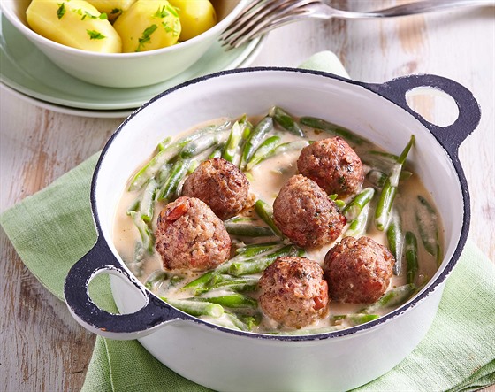 Fazolové lusky s masovými kuličkami