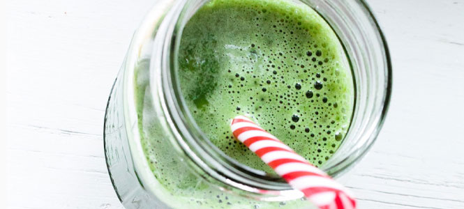 Smoothie z řapíkatého celeru s jablkem a mandlemi