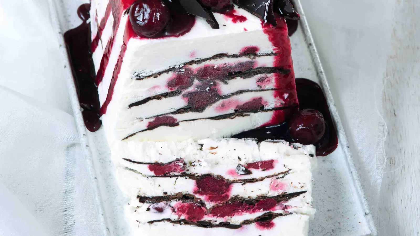 Višňová „viennetta“