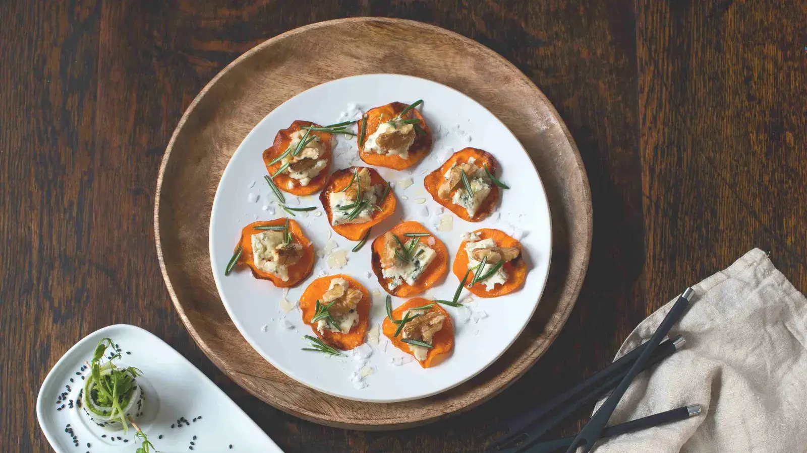 Batátové crostini s modrým sýrem