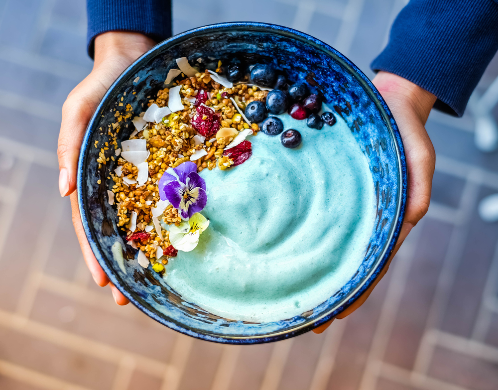 Snídaňová miska s granolou