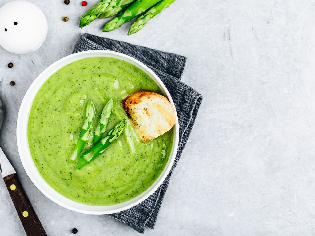 Polévka ze zeleného chřestu