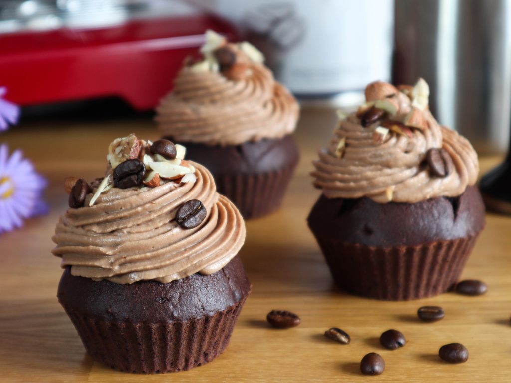 Čokoládové cupcakes s kávovo-čokoládovým krémem
