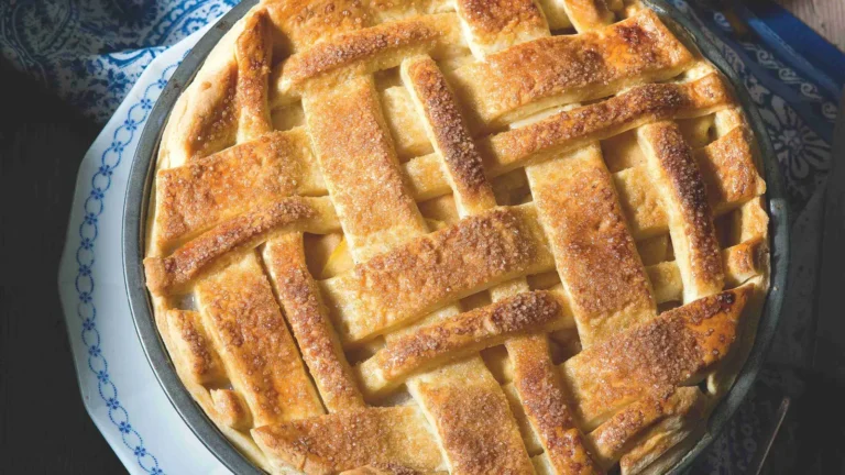 Hruškový koláč se slaným medem a bourbonem hruskovy_kolac_se_slanam_medem_a_bourbonem_0.jpg