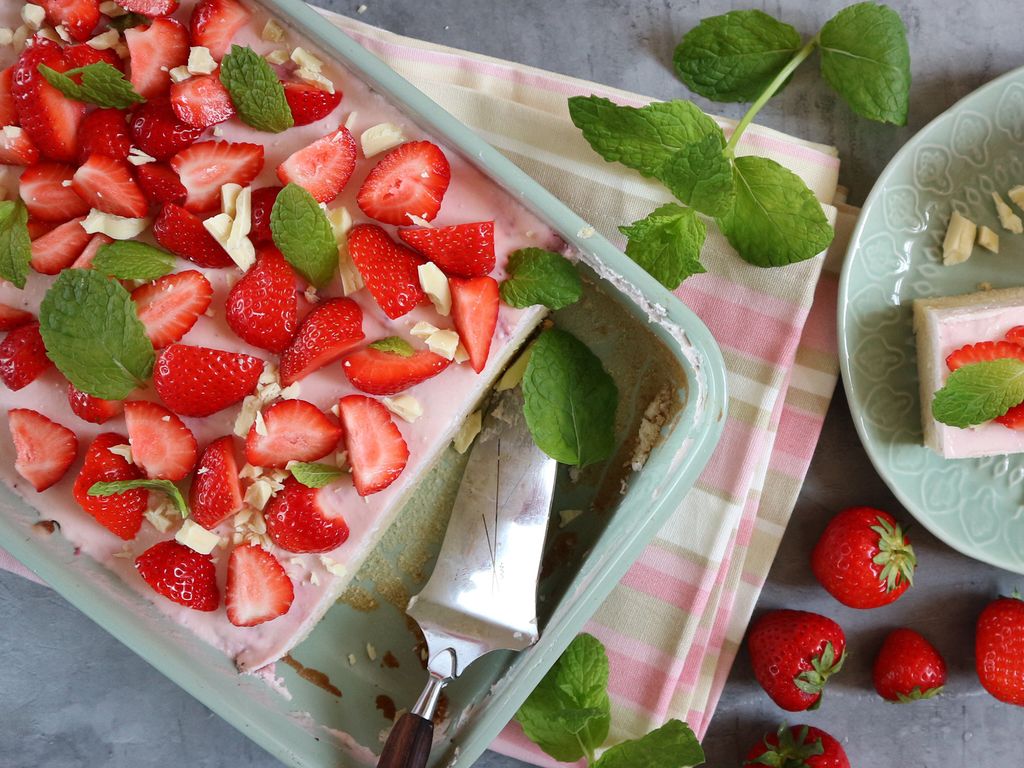 Piškotové řezy s jahodovým krémem