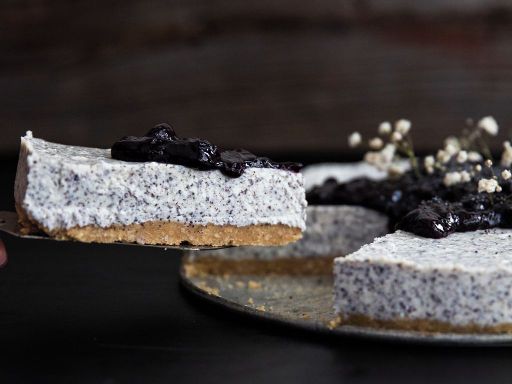 Nepečený makový cheesecake s tvarohem a bílou čokoládou