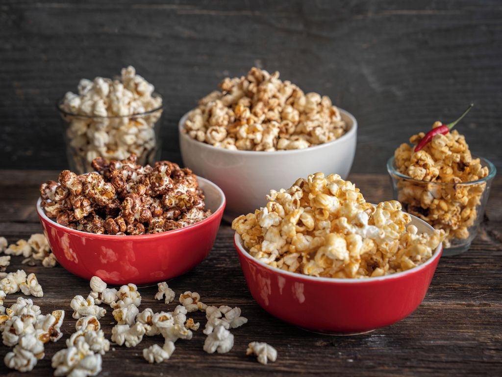 Domácí popcorn: sýrový, chilli, skořicový, kakaový i se slaným karamelem