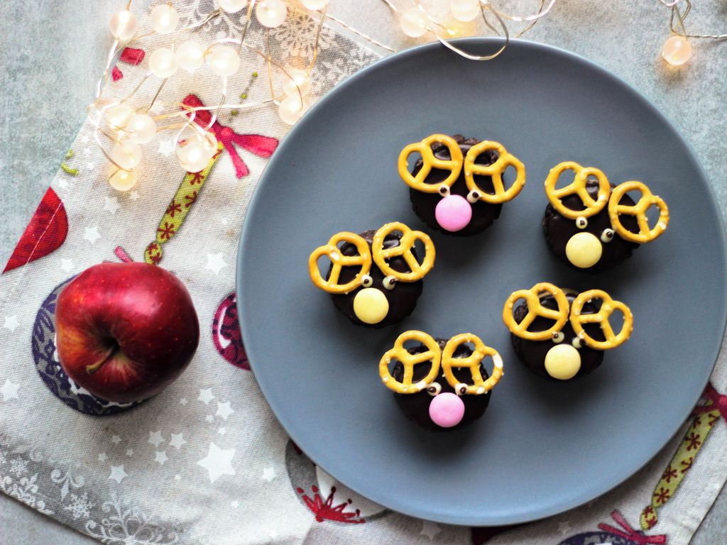 Veselí sobi: vánoční čokoládové sušenky s karamelovou náplní