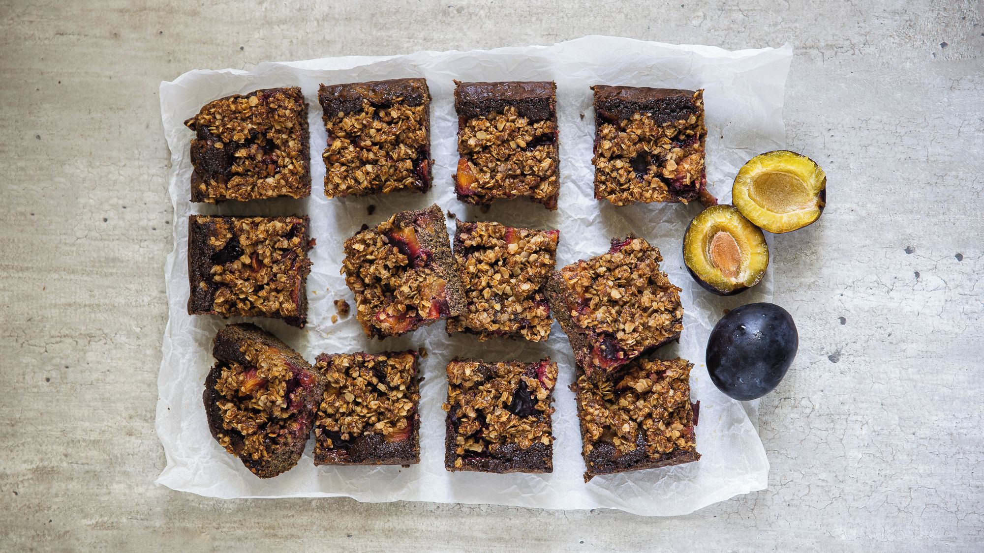 Bezlepkové švestkové řezy s tvarohem a mákem