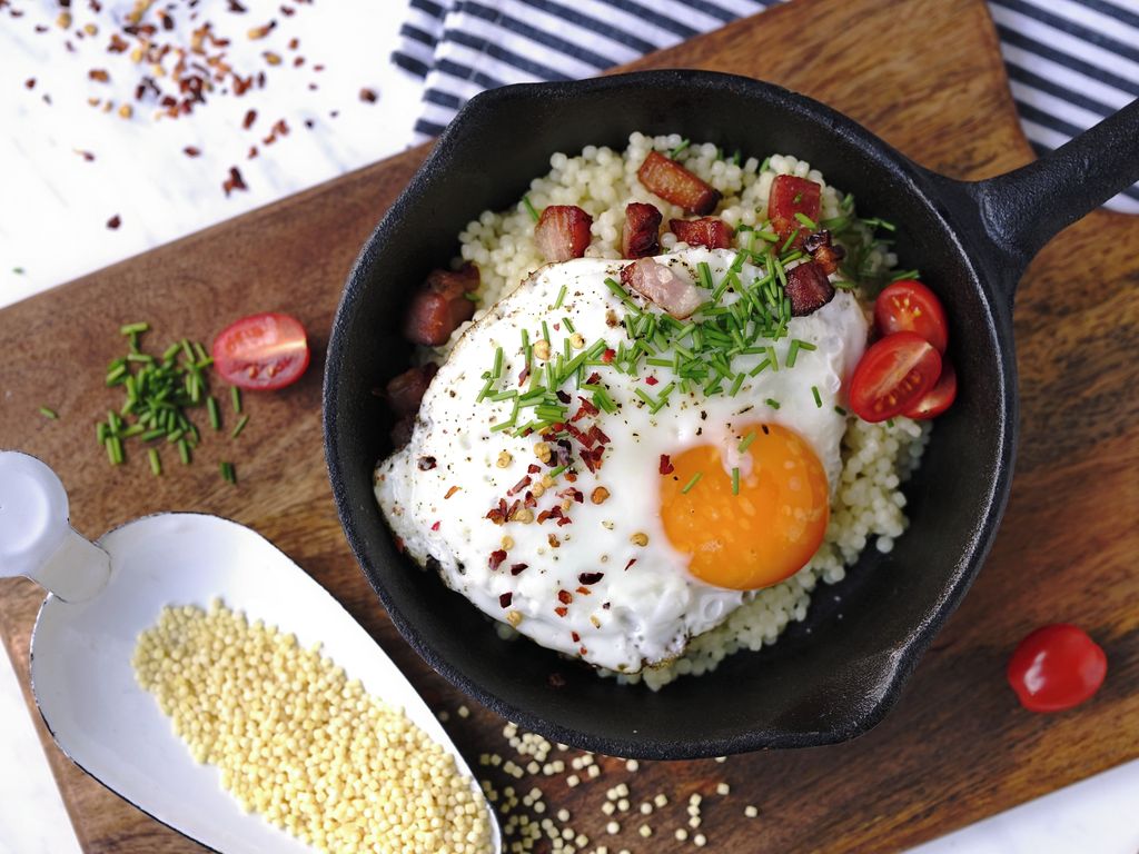 Tarhoňa se slaninou a vejcem