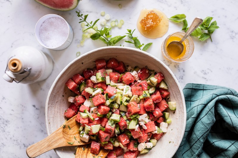 Melounový salát s okurkou a feta sýrem