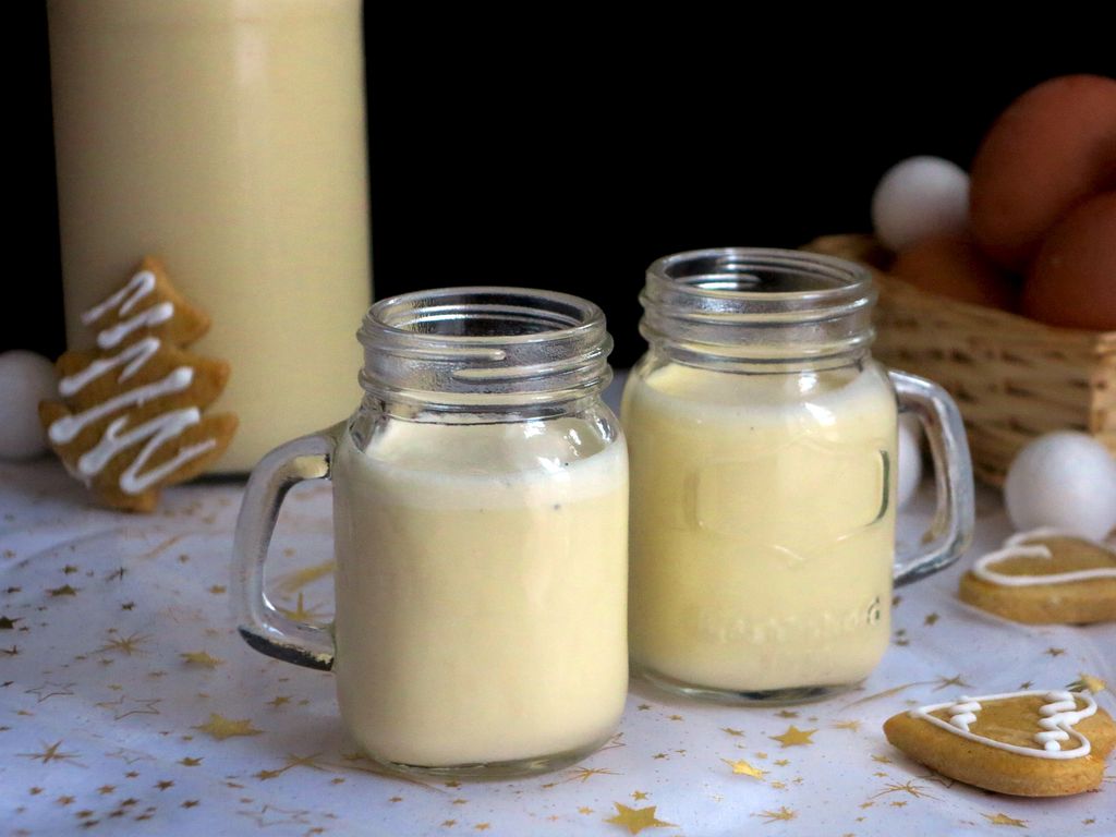 Domácí vaječný koňak s kardamomem