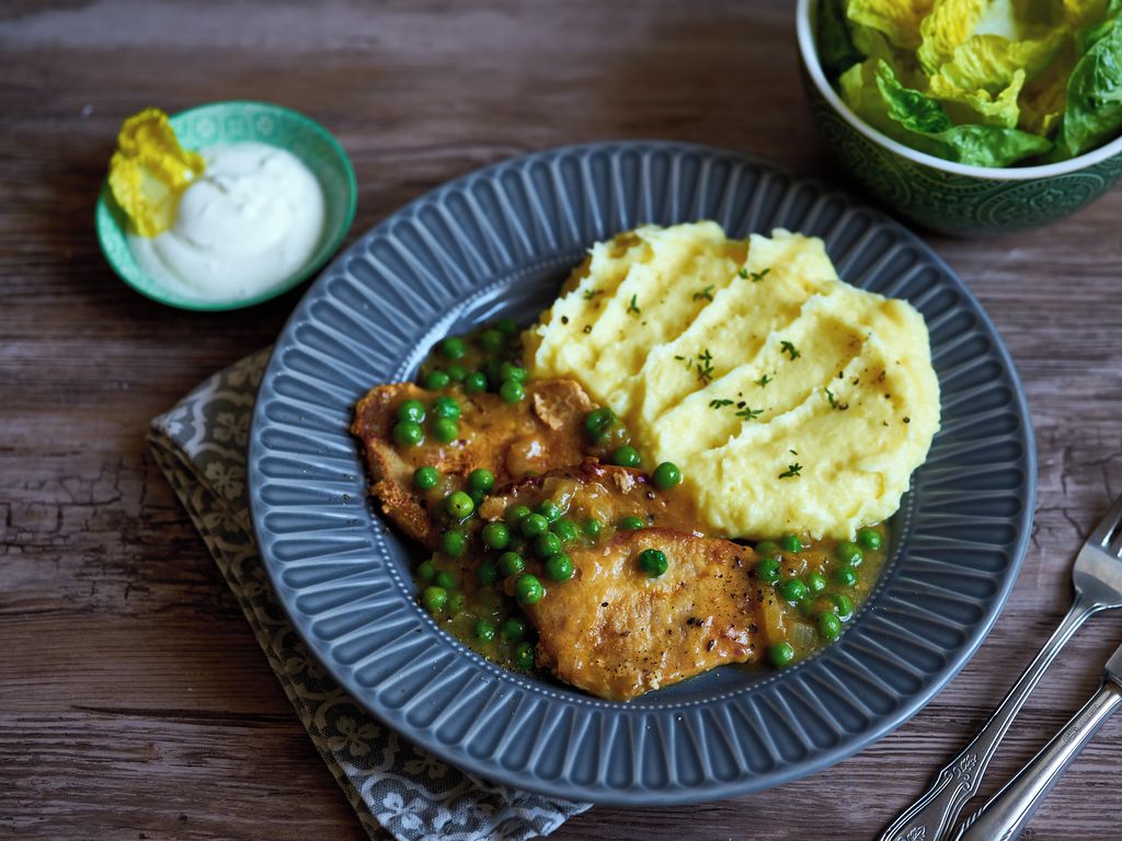 Vepřové plátky s hráškem a bramborovou kaší