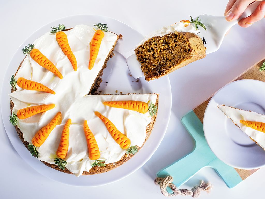 Vláčný mrkvový dort s ořechy