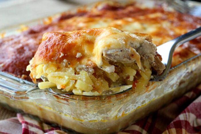 Bramborový kastrol s kuřecím masem a sýrem