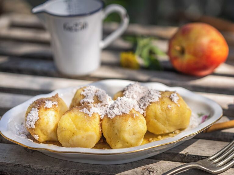 jablecne-knedliky-recept-skorice-sladke