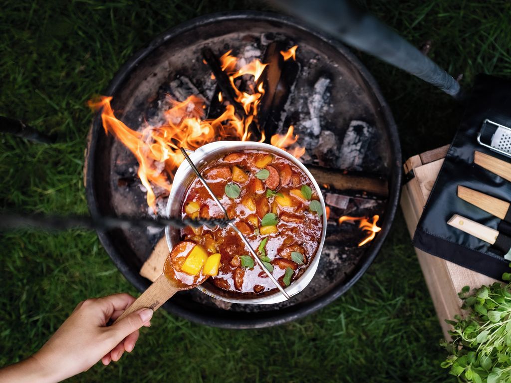 Kotlíkový buřtguláš s vůní ohně