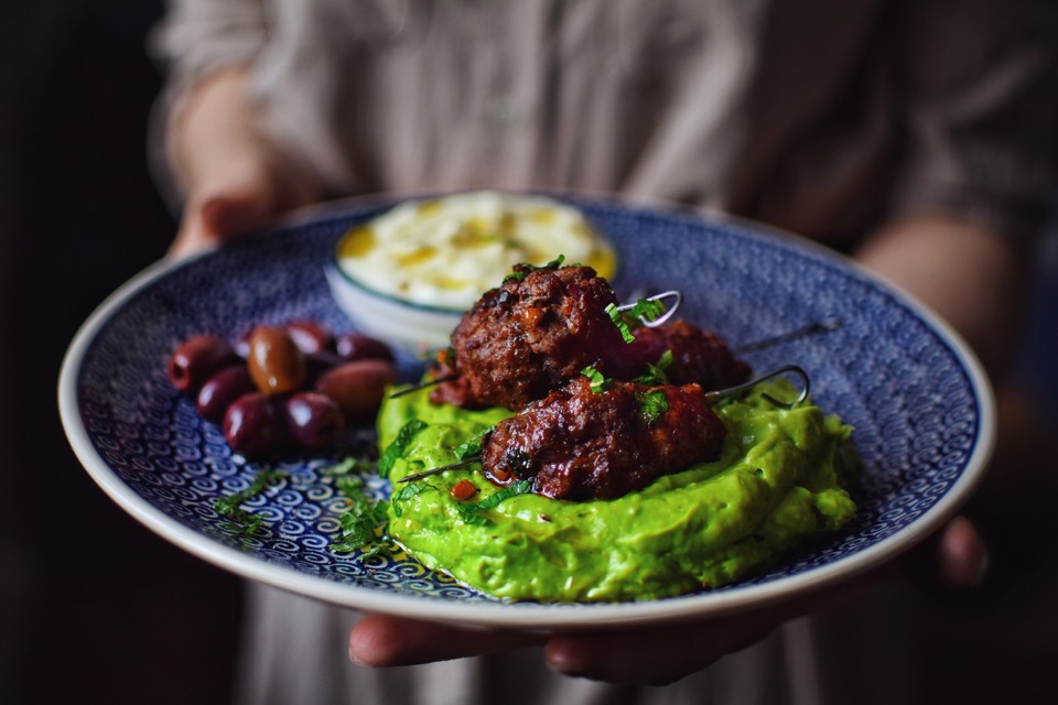 Kefta kebab s avokádovým pyré