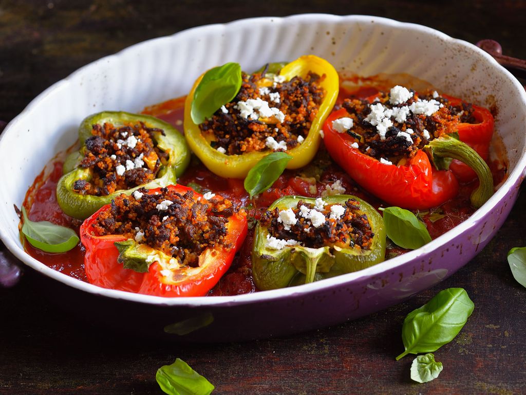 Plněné pečené papriky v rajčatové omáčce