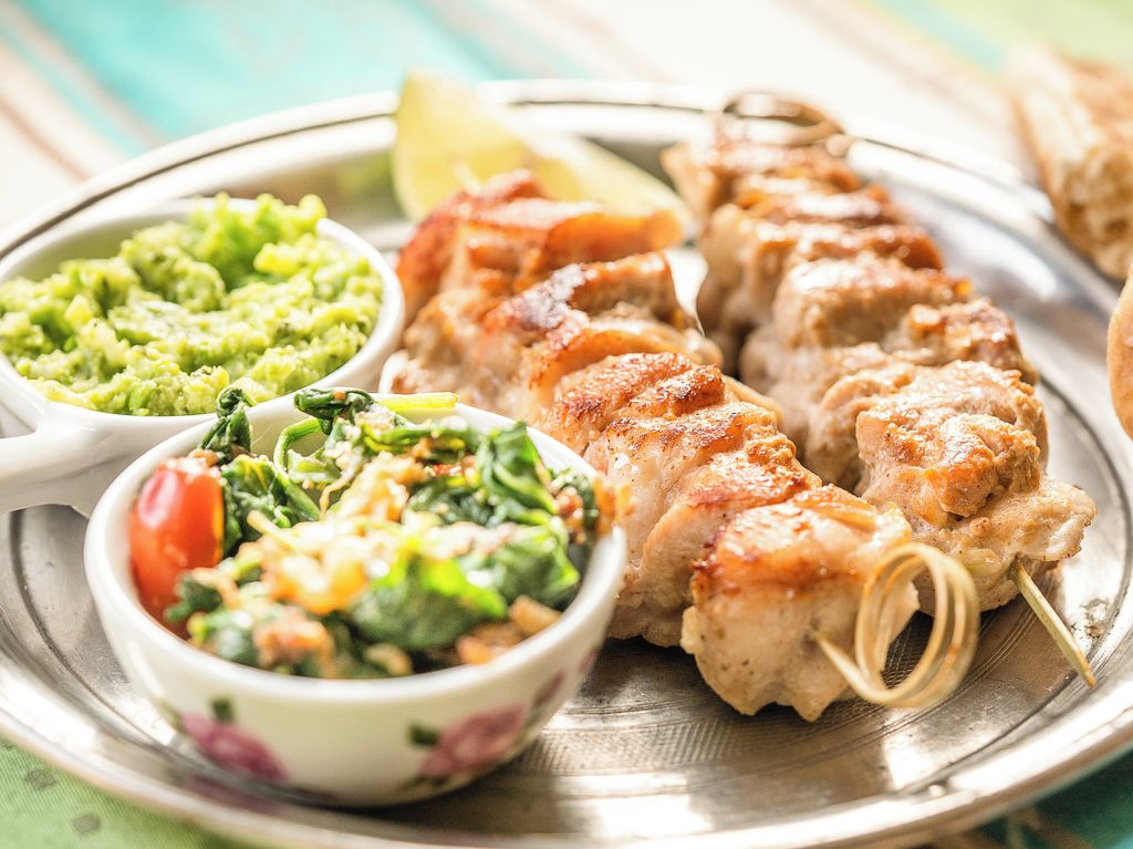 Kuřecí špízy s omáčkou z hrášku a jablek