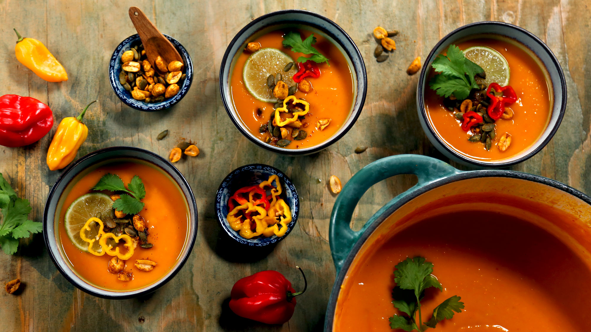 Thajská dýňová polévka s kari, chilli a kokosovým mlékem