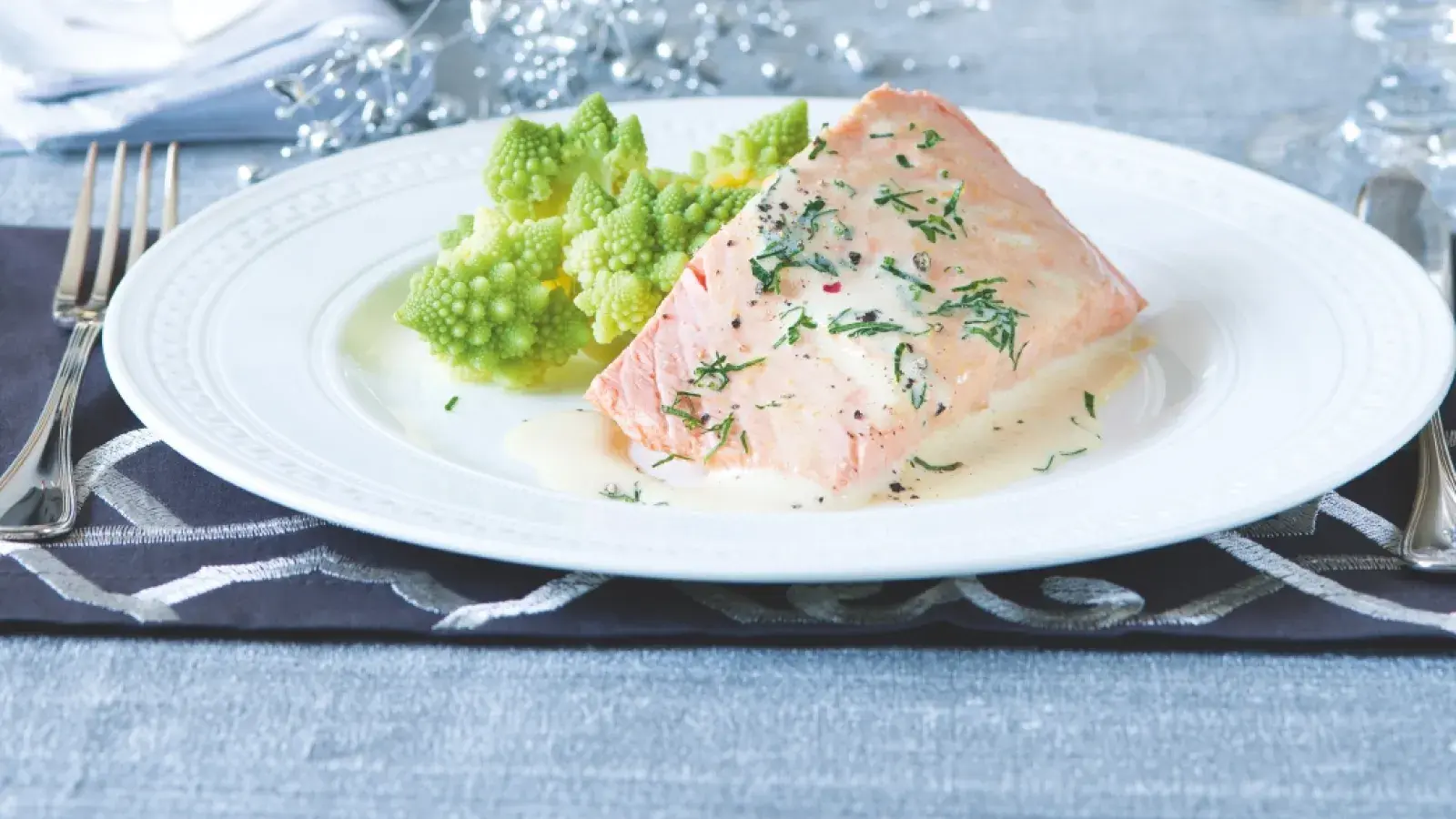 Filet z lososa se šampaňskou pěnou & romanesco