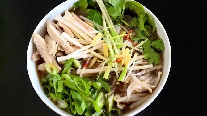 Vietnamská kuřecí (slepičí) polévka – Pho Ga